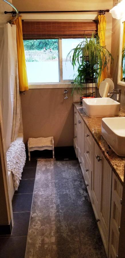 Deerhorn Creekside Bed And Breakfast Guest Room מראה חיצוני תמונה