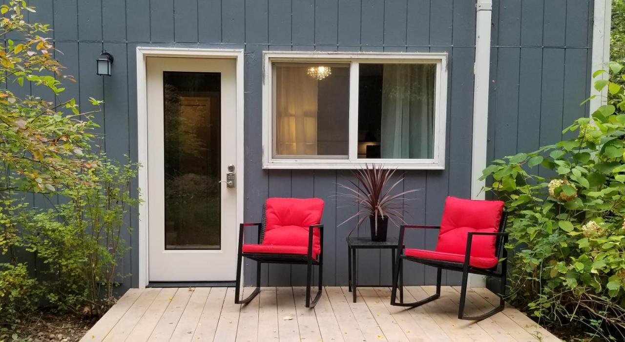 Deerhorn Creekside Bed And Breakfast Guest Room מראה חיצוני תמונה